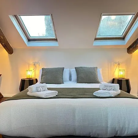 Casa Del Tratado A By Ybh * ויגו